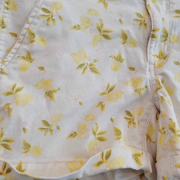 SO Lemon Print Low Rise Midi Shorts Size 5 - Picture 11 of 15